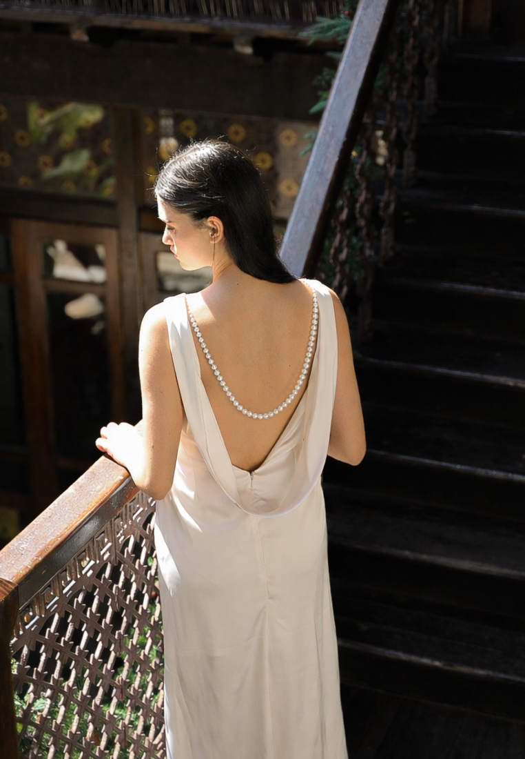 BebeBeige Backless with Pearl Chain Maxi Dress White - BGDD260 | BebeButterfly | BebeBeige | Plain B. | Beryberries | Esm | Label B. BebeBeige Backless with Pearl Chain Maxi Dress White - BGDD260 | BebeButterfly | BebeBeige | Plain B. | Beryberries | Esm | Label B.